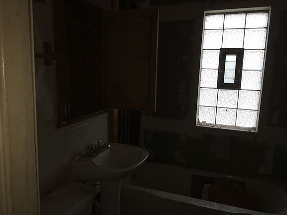 3rd image of 316 N 2nd Ave