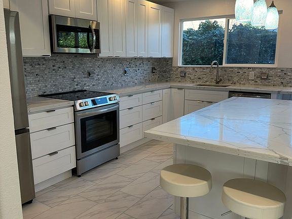 5th image of 943 E Cotati Ave