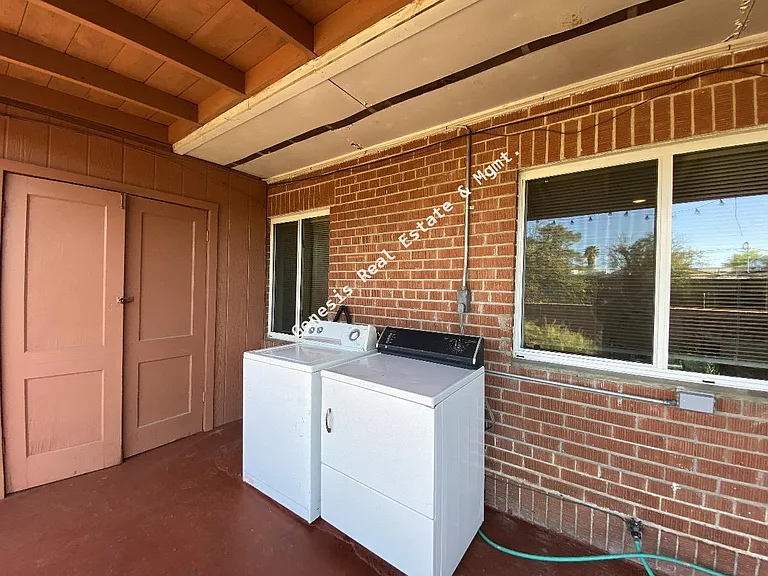 2803 E Lee St — Photo 20