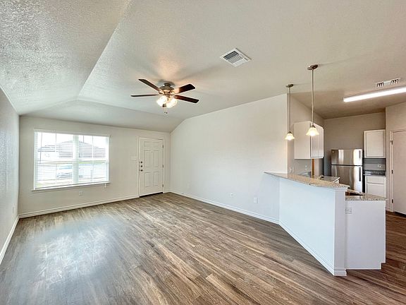 4th image of 1704 Castroville Trl