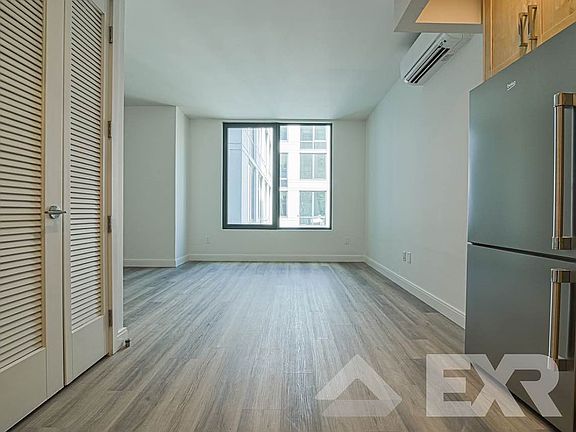 4th image of 160 Clarkson Ave APT 2L