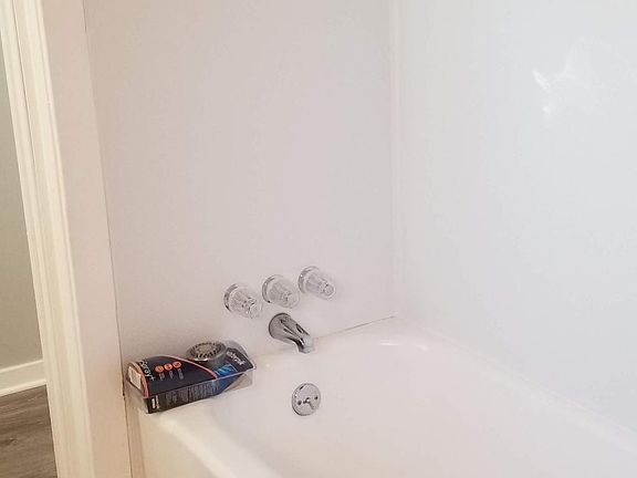 5th image of 615 N Steele St APT 3