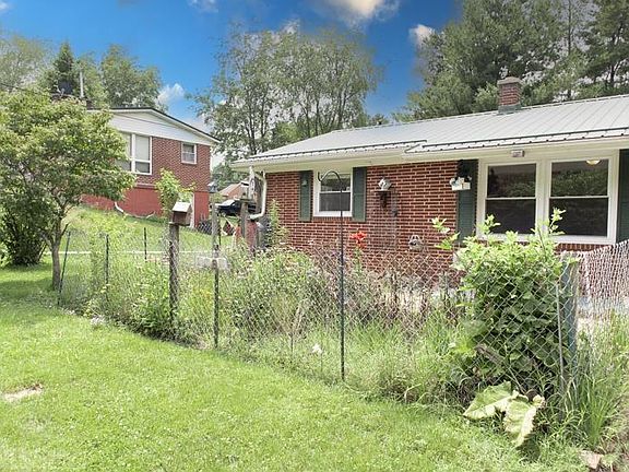4th image of 1415 Heatherwood St