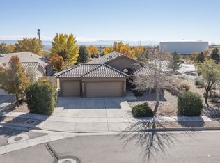 8204 Petros Ave NW, Albuquerque, NM 87120