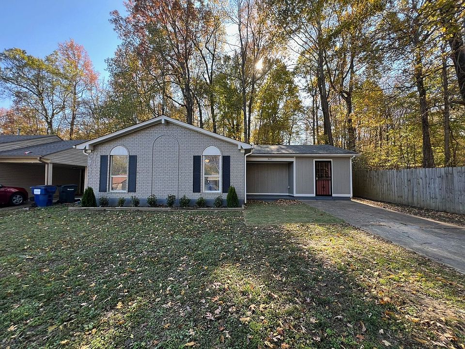 1st image of 447 Fox Valley Dr