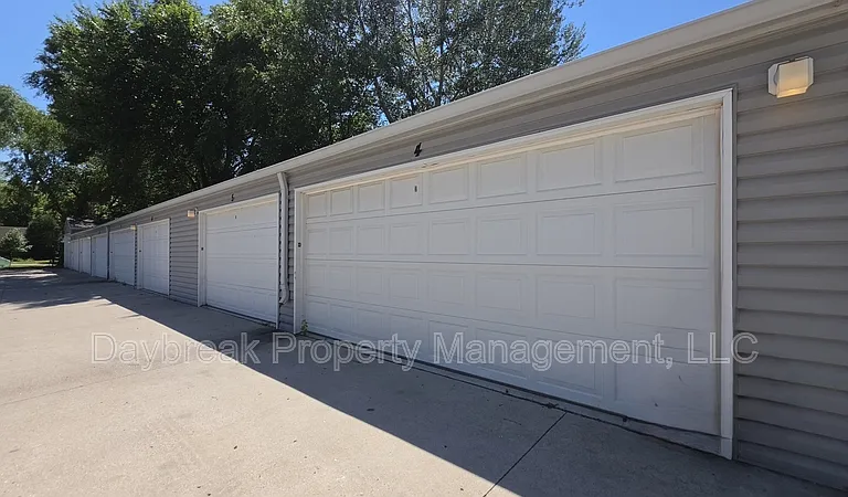 317 16th St S #4 — Photo 24