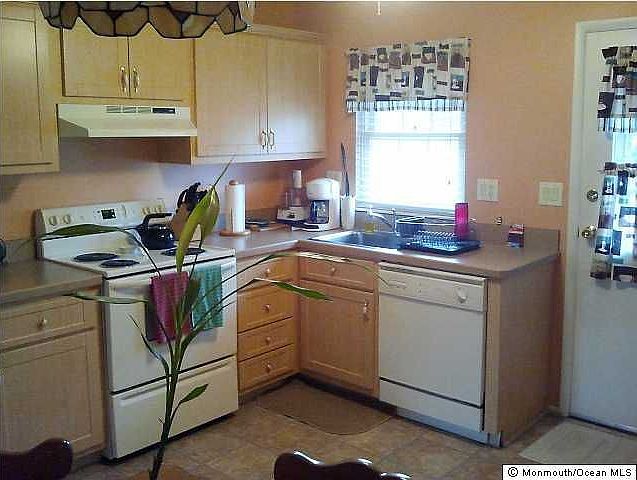 1st image of 928A Thornhill Ct
