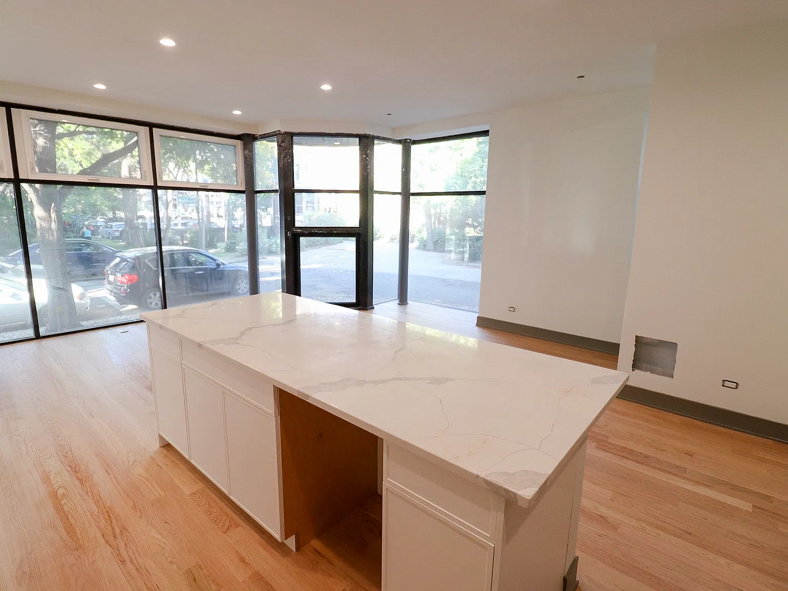 3 bed, 2.5 bath, 2000 sqft, $4,800 — Photo 1