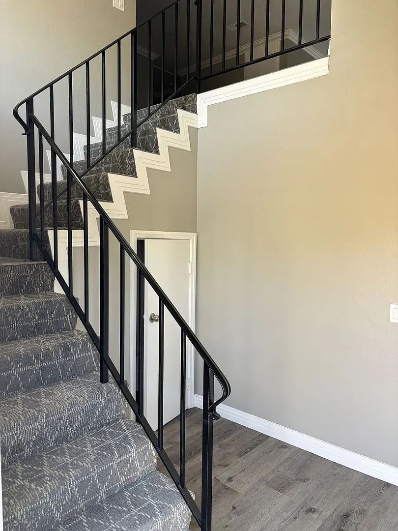 1015 Bennington St — Photo 1