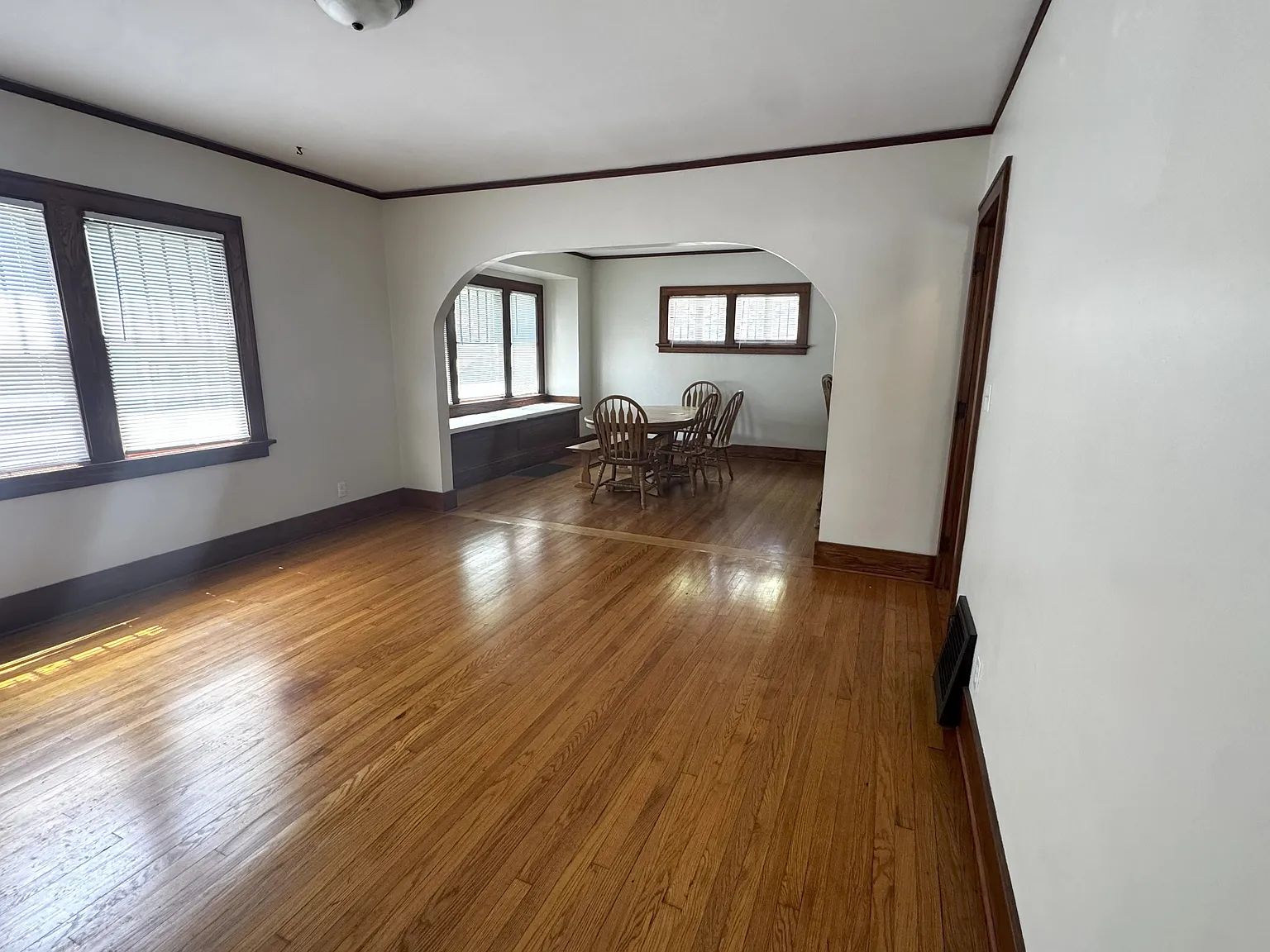 4 bed, 2.5 bath, 2632 sqft, $3,355 — Photo 4