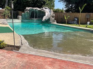 945 W Iris Ave, Visalia, CA 93277