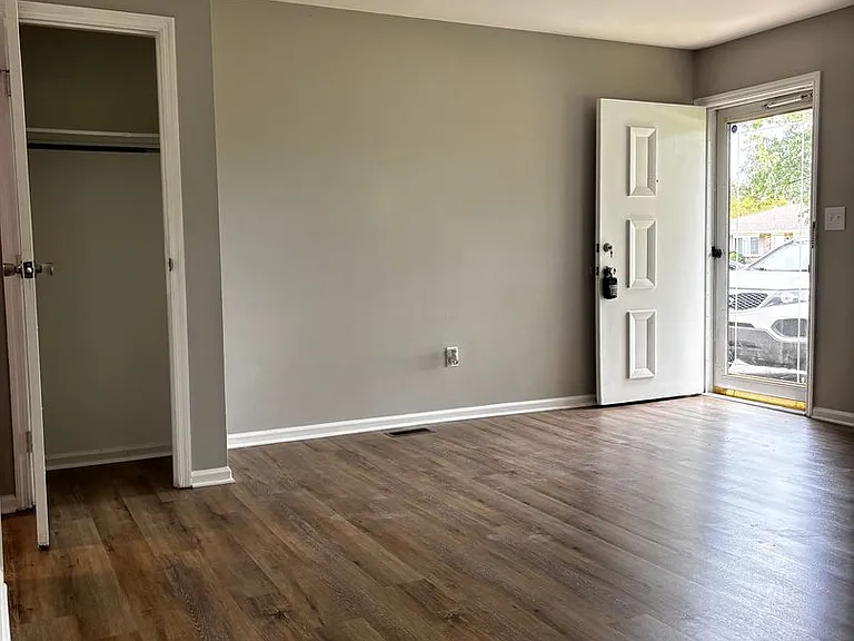 3137-3139 Silver Rock Ave #3137 — Photo 4