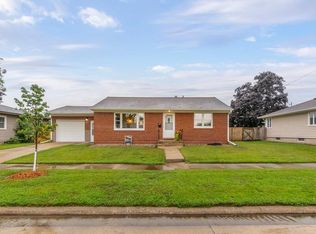 812 8th St, Charles City, IA 50616