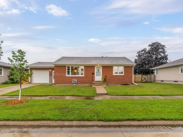 812 8th St, Charles City, IA 50616