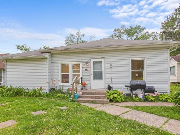 512 S Cherry St, West Frankfort, IL 62896