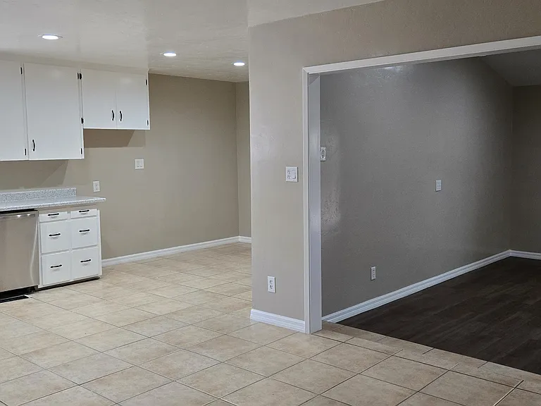 1125 S Mountain St — Photo 15