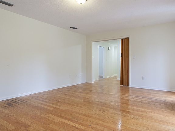 5th image of 2239 NW 14th Ave
