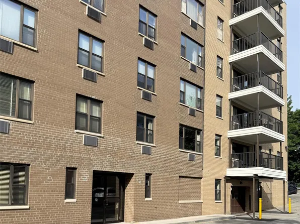 25 Stewart Place #214, Mount Kisco, NY 10549