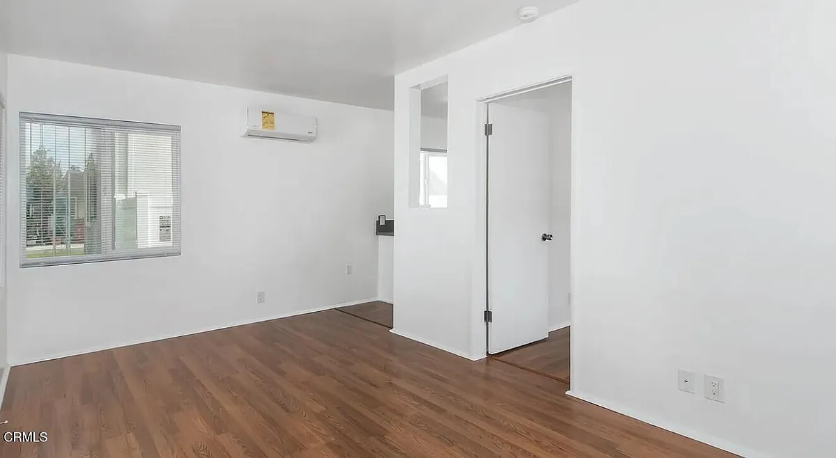Building Photo - 230 N Hollywood Way #C