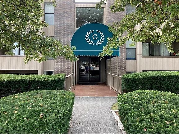 2nd image of 42 Shrewsbury Green Dr Unit A