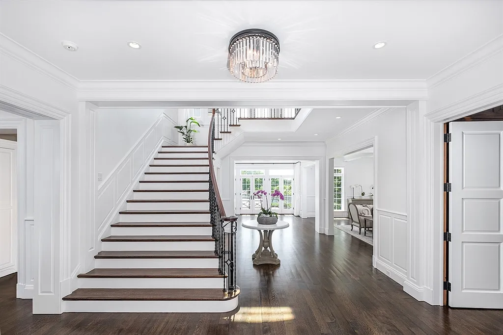 6 bed, 10.0 bath, 10116 sqft, $60,000 — Photo 3