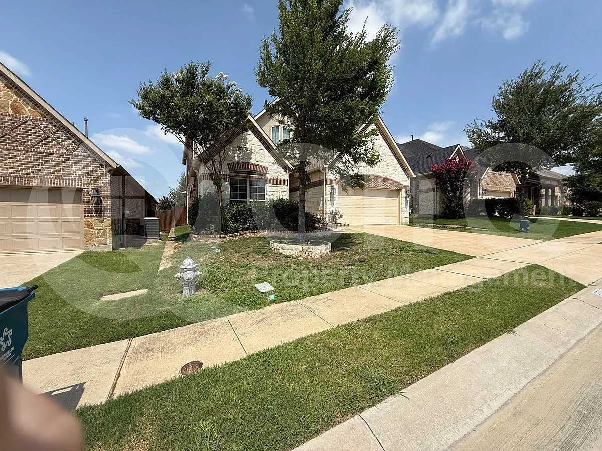 5 bed, 4.0 bath, 3031 sqft, $3,799 — Photo 2