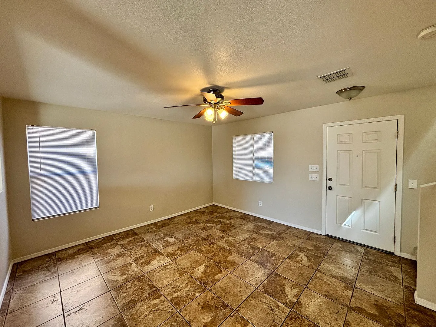 5530 S Monrovia Ave — Photo 4