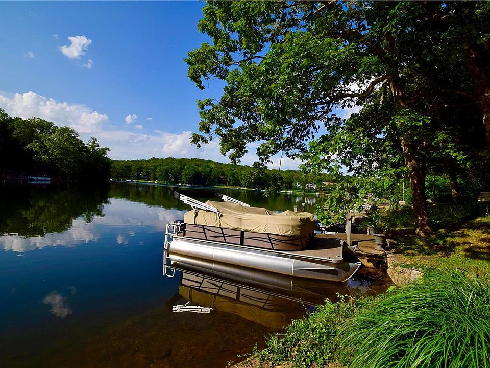 1st image of 133 S Lake Dr