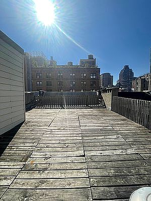 1st image of 17 W 70th St