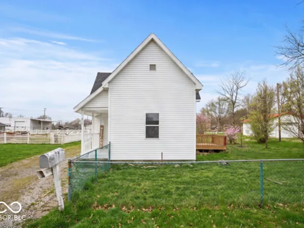 512 N 13th St, Elwood, IN 46036
