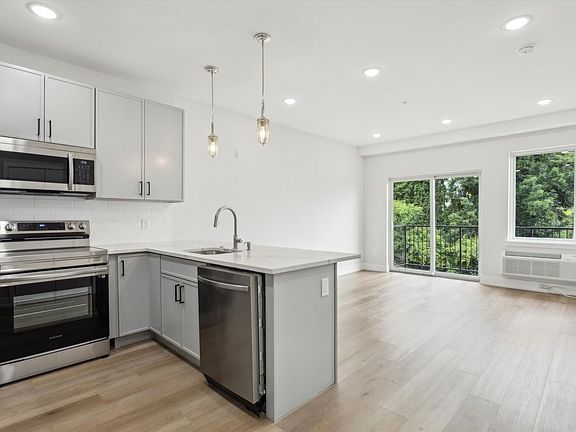3rd image of 401 E Walnut Ln #501