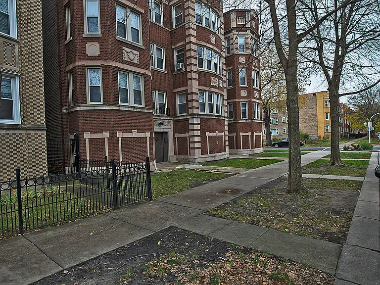 8155 S Ingleside — Photo 10