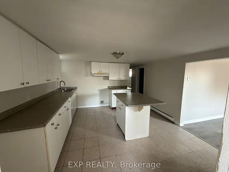 1168 Oxford St E #3 — Photo 4