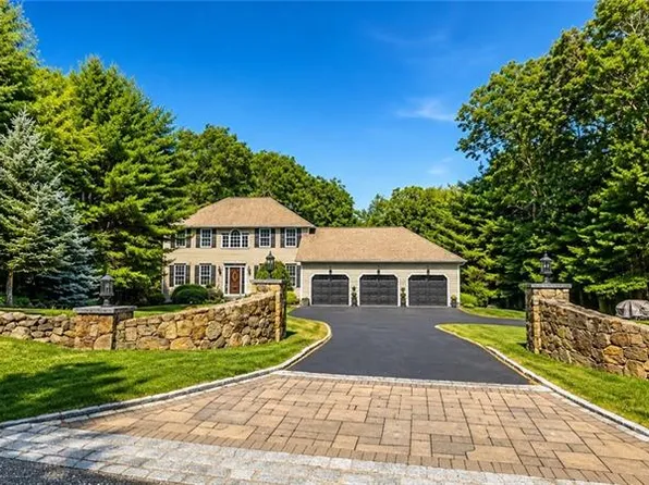 8 Aster Ln, Hope, RI 02831