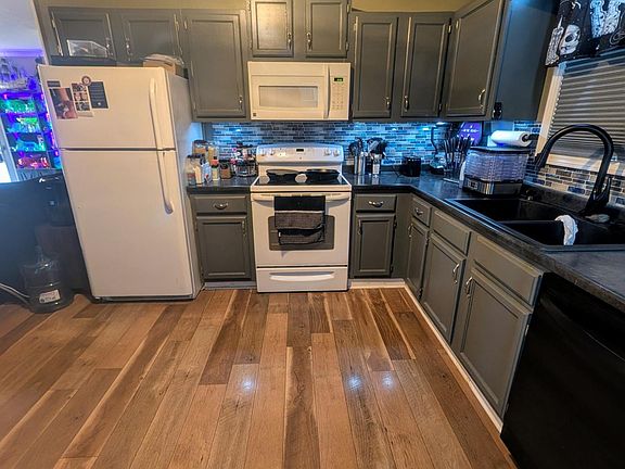 4th image of 108 Erwin St