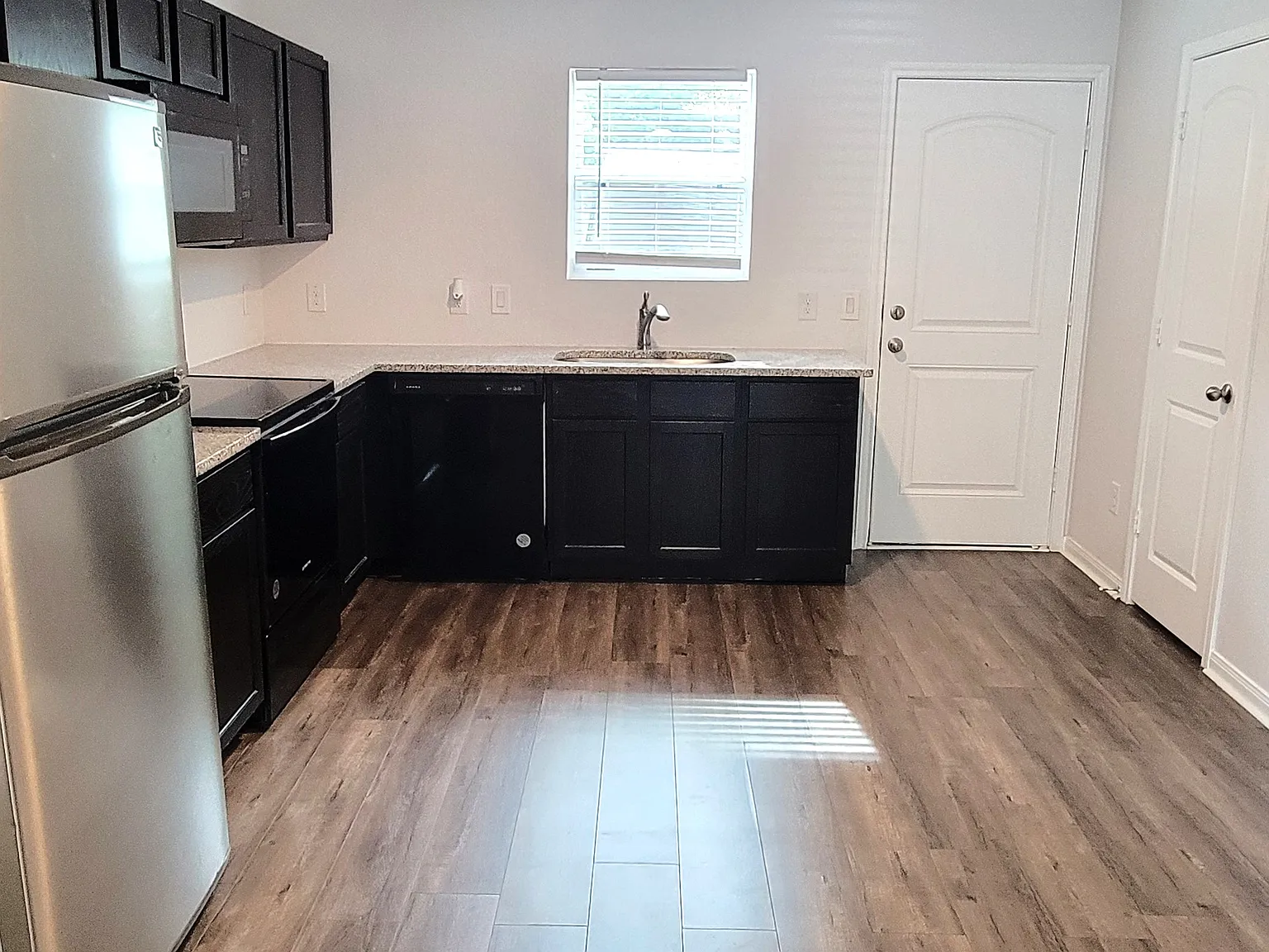 3 bed, 832 sqft, $1,500 — Photo 4