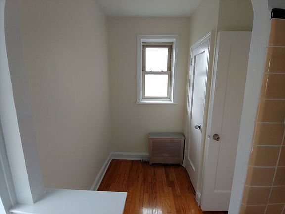 4th image of 4823 42nd St #J4