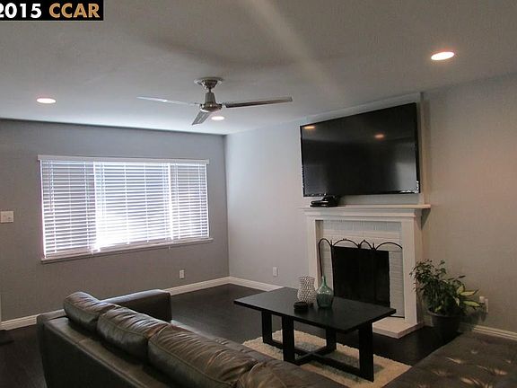 4th image of 52 Carolyn Dr