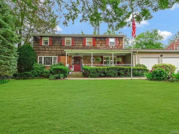 5 Bronze Ct, Huntington, NY 11743