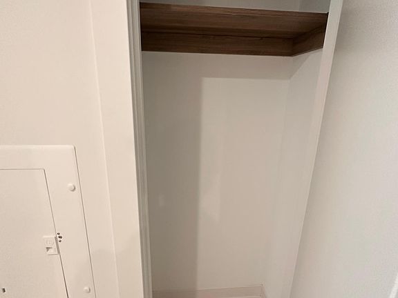 4th image of 740 W Fulton St #412