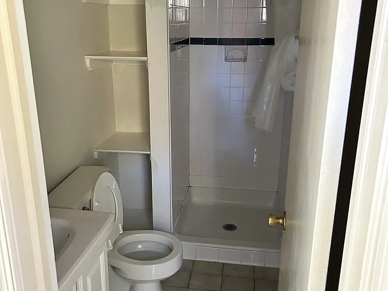 401 S Church St #5 — Photo 4