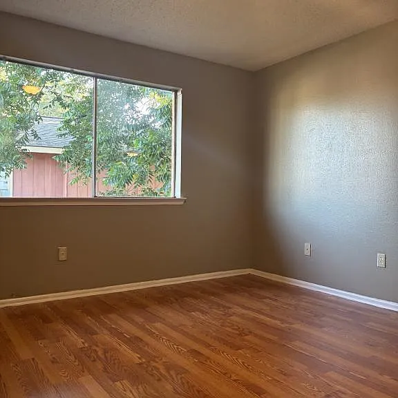 1435 Jasper Ave #C — Photo 12
