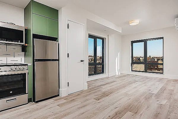 1st image of 1510 Gates Ave #606