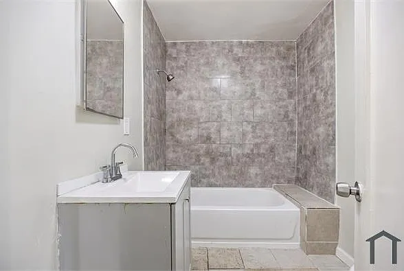 113 W Lancaster Blvd — Photo 4