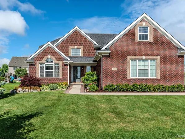 23839 Enclave Dr, South Lyon, MI 48178