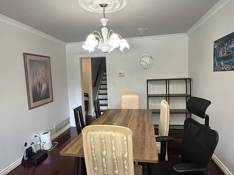 6 Harrington Cres — Photo 4