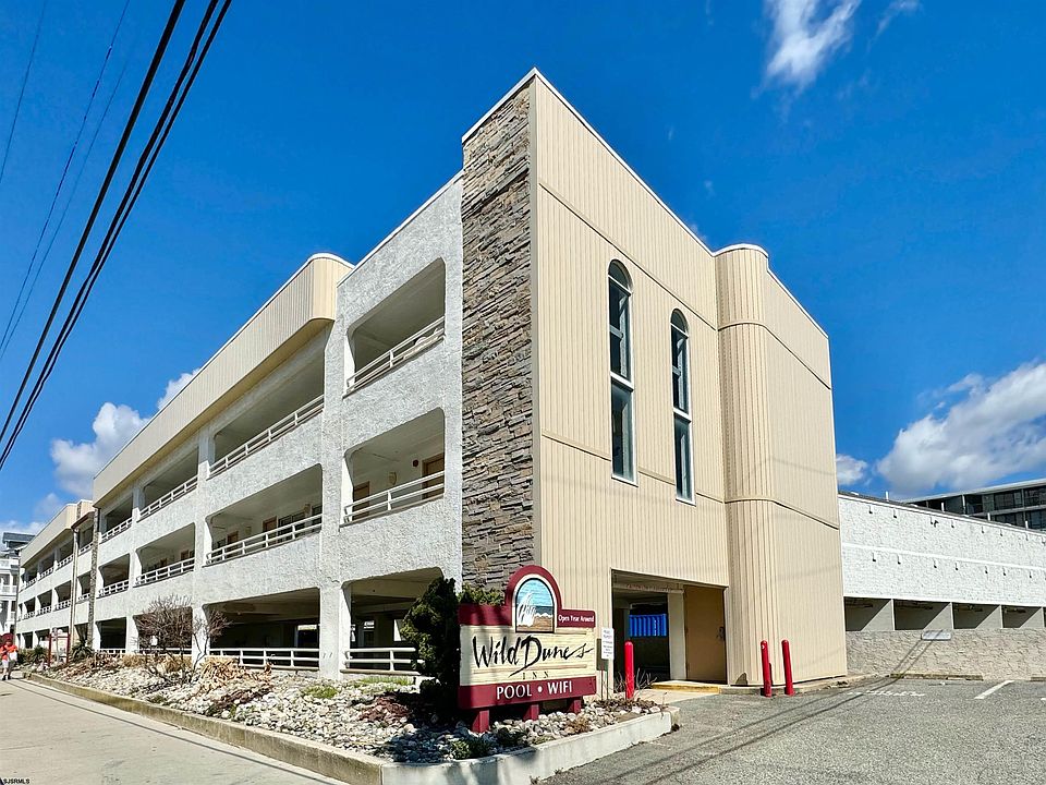 1st image of 801 E 10th St #361