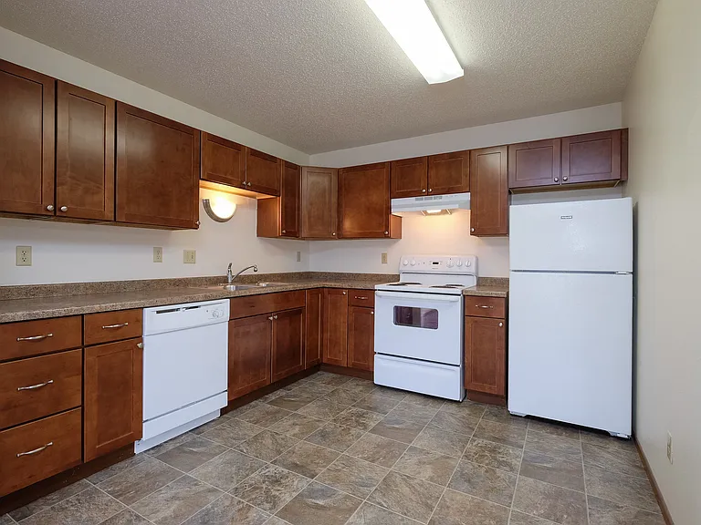Fargo, ND Carlton Place Apartments | Kitchen