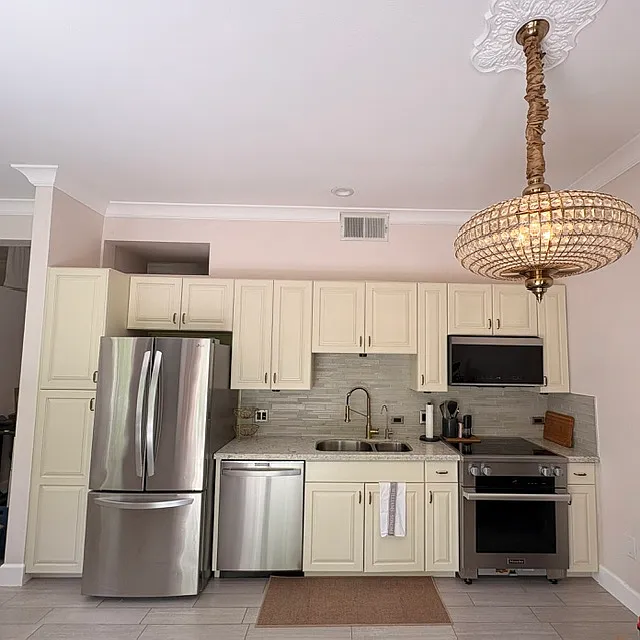 Studio, 675 sqft, $3,295 — Photo 4