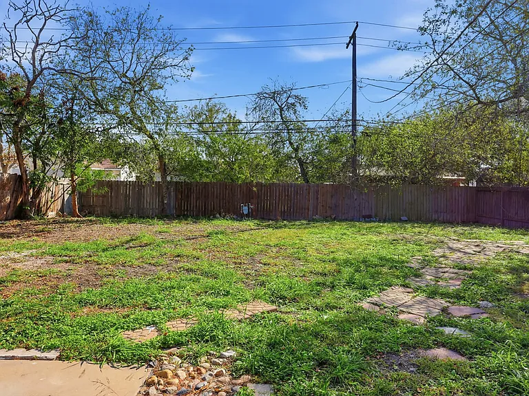 1110 Shephard Dr — Photo 16
